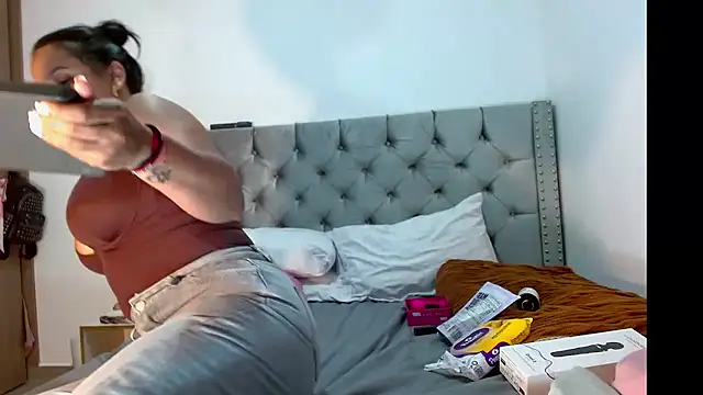 celeneortii online show from April 16, 2026, 11:29 pm