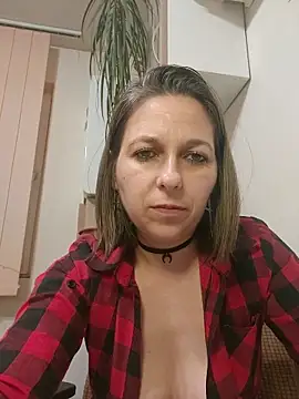 Snapshot of AdaJoy chatting on April 21, 2026, 8:48 pm AdaJoy online show from April 21, 2026, 8:48 pm