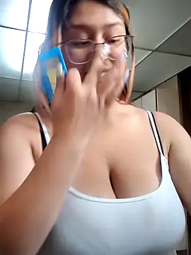 TatiJx Pink online show from February 9, 2026, 11:41 am