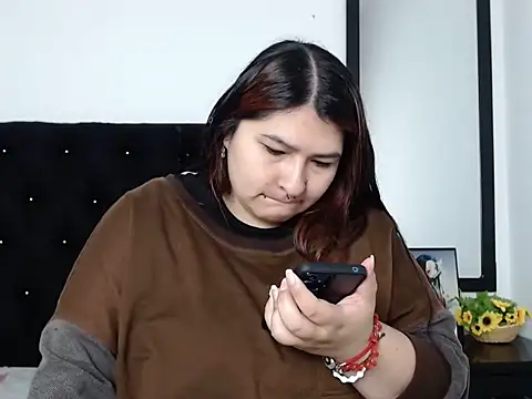 LauraHorny69 online show from February 10, 2026, 12:59 pm