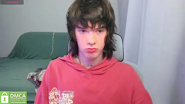Snapshot of LeonBoykisser chatting on July 16, 2026, 4:59 pm LeonBoykisser online show from July 16, 2026, 4:59 pm