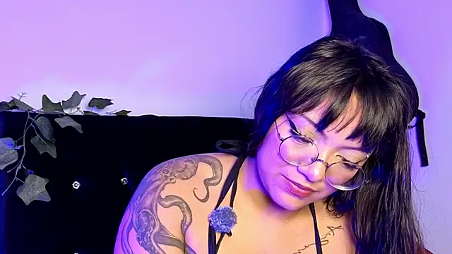 victoriia thompson online show from January 15, 2026, 8:23 pm