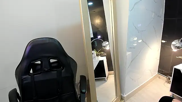 KomiCatt online show from March 9, 2026, 1:47 pm