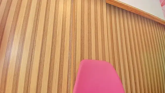 sweet  luna   online show from April 18, 2026, 11:01 am