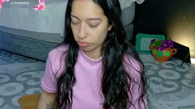 Noaah25  online show from April 19, 2026, 3:29 am