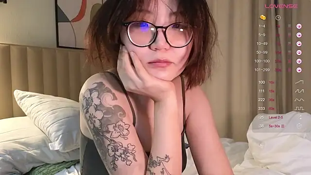 nullgirl online show from February 26, 2026, 3:06 am