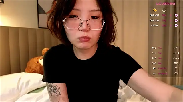 nullgirl online show from February 16, 2026, 3:27 am