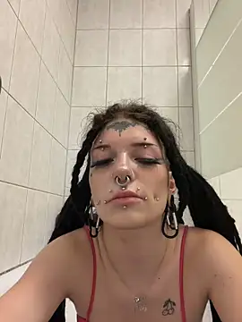 demonLamia online show from June 7, 2026, 8:52 am