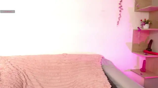 chloe peach  online show from May 19, 2026, 12:12 pm