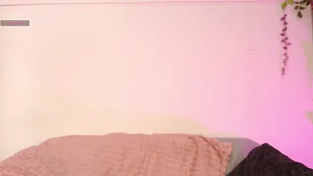 chloe peach  online show from May 17, 2026, 12:38 pm