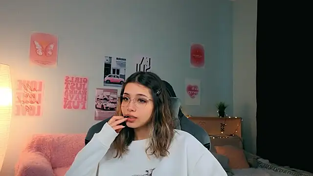 Snapshot of dinnerwithflowers chatting on February 15, 2026, 12:59 pm dinnerwithflowers online show from February 15, 2026, 12:59 pm