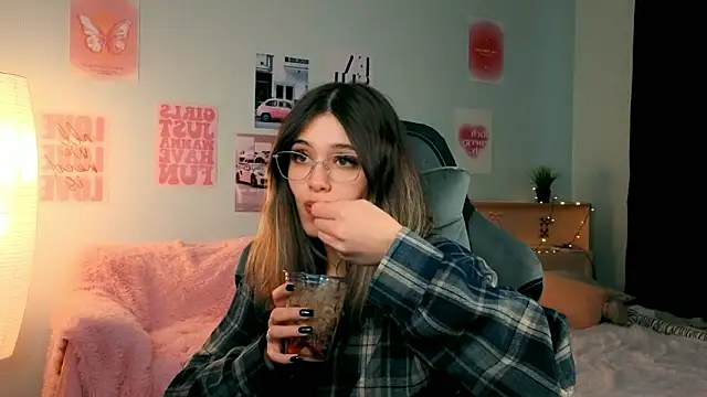 Snapshot of dinnerwithflowers chatting on February 23, 2026, 1:23 pm dinnerwithflowers online show from February 23, 2026, 1:23 pm