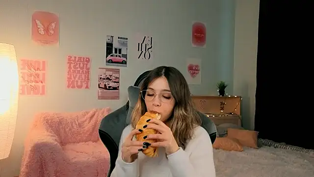 Snapshot of dinnerwithflowers chatting on March 3, 2026, 1:07 pm dinnerwithflowers online show from March 3, 2026, 1:07 pm