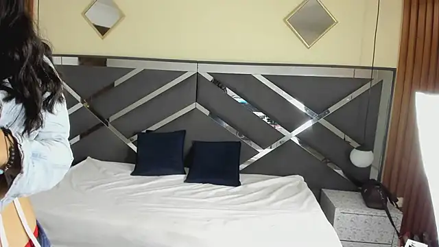 Snapshot of Ambarross_ chatting on February 28, 2026, 2:06 pm Ambarross online show from February 28, 2026, 2:06 pm