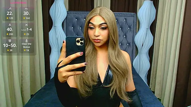 Snapshot of Clea_Moore chatting on February 20, 2026, 5:04 am Clea Moore online show from February 20, 2026, 5:04 am