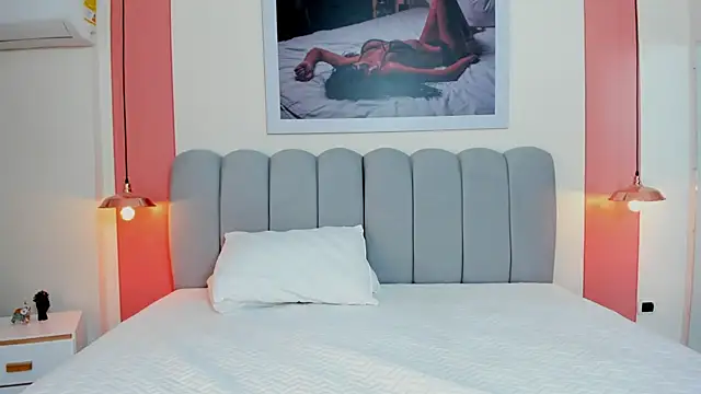 EmmaBoyd online show from January 17, 2026, 1:04 pm