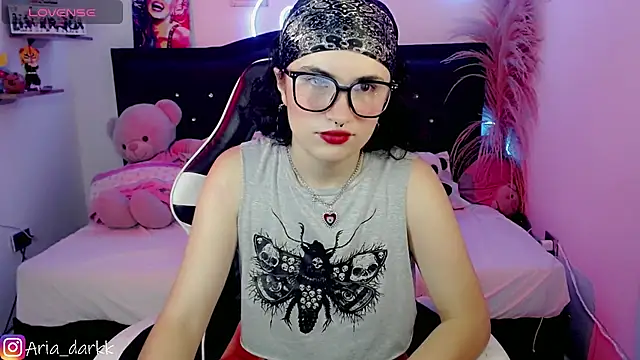 Snapshot of AriaDark chatting on February 3, 2026, 9:09 pm AriaDark online show from February 3, 2026, 9:09 pm