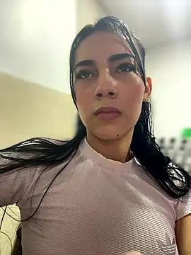 Snapshot of Aliison1_ chatting on January 17, 2026, 6:33 pm Aliison1 online show from January 17, 2026, 6:33 pm