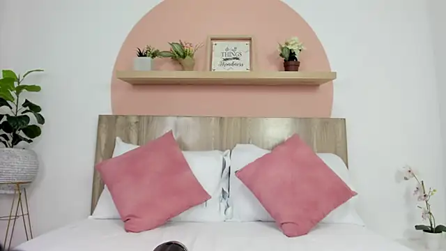 Snapshot of ivette_swan chatting on February 17, 2026, 12:13 pm ivette swan online show from February 17, 2026, 12:13 pm