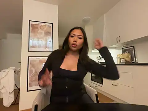 Snapshot of TitiTinyThai chatting on April 6, 2026, 7:37 pm TitiTinyThai online show from April 6, 2026, 7:37 pm