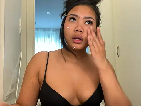 Snapshot of TitiTinyThai chatting on April 2, 2026, 11:28 am TitiTinyThai online show from April 2, 2026, 11:28 am