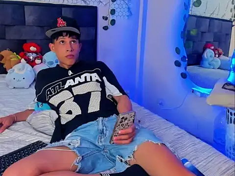 Adam hottie online show from April 10, 2026, 2:29 am