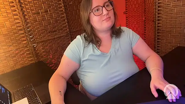 Snapshot of lucycomestrue chatting on June 6, 2026, 10:26 pm lucycomestrue online show from June 6, 2026, 10:26 pm