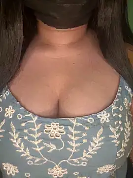 Snapshot of Praachiiii chatting on February 5, 2026, 4:25 pm Praachiiii online show from February 5, 2026, 4:25 pm