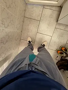 Snapshot of vali23 chatting on February 19, 2026, 8:22 am vali23 online show from February 19, 2026, 8:22 am