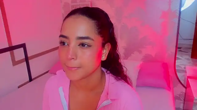 Snapshot of Emma_Thompssonn chatting on May 11, 2026, 12:17 pm Emma Thompssonn online show from May 11, 2026, 12:17 pm