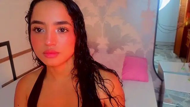 Snapshot of Emma_Thompssonn chatting on May 18, 2026, 11:59 am Emma Thompssonn online show from May 18, 2026, 11:59 am