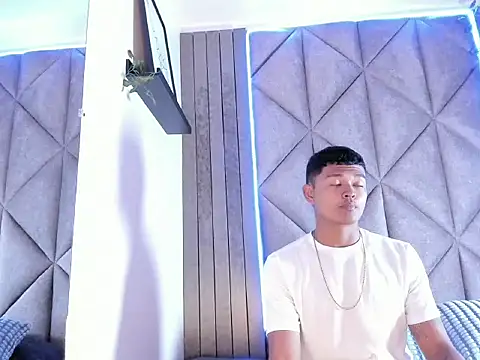 AndrewKenoxx  online show from February 6, 2026, 7:32 pm