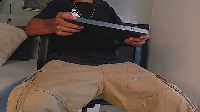 AndrewKenoxx  online show from March 15, 2026, 12:45 pm