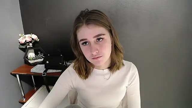 Snapshot of Sunny_siren chatting on February 17, 2026, 2:03 pm Sunny siren online show from February 17, 2026, 2:03 pm