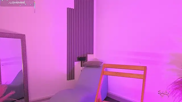 fransheskarossi online show from February 11, 2026, 11:54 am