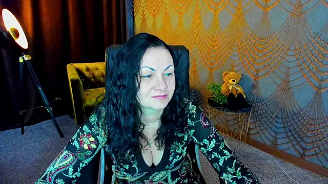 IrissMoon online show from April 14, 2026, 5:45 am