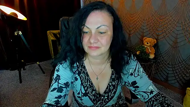 Snapshot of IrissMoon chatting on June 3, 2026, 2:33 pm IrissMoon online show from June 3, 2026, 2:33 pm