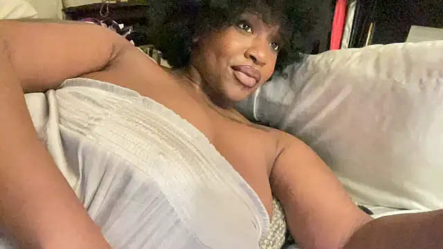 mayluvsu online show from March 15, 2026, 4:19 am