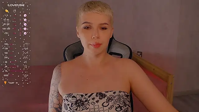Snapshot of Elise_Day chatting on June 24, 2026, 4:27 pm Elise Day online show from June 24, 2026, 4:27 pm