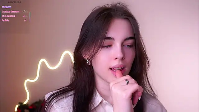 MirnaTellado online show from February 9, 2026, 6:06 pm