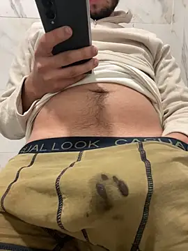 Snapshot of Ilyass_heway chatting on February 12, 2026, 1:33 pm Ilyass heway online show from February 12, 2026, 1:33 pm