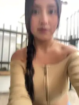 StrawberryPink  online show from April 9, 2026, 11:27 am