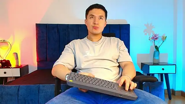 Alexander Connor online show from February 3, 2026, 12:43 pm