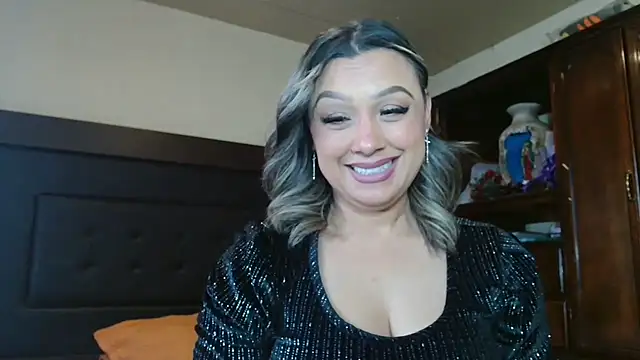 aitanalove  online show from April 27, 2026, 9:35 pm