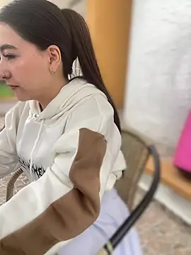 Snapshot of AuroraJohns_Pink chatting on February 19, 2026, 7:55 pm AuroraJohns Pink online show from February 19, 2026, 7:55 pm