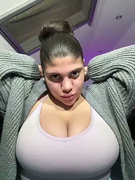 Snapshot of MinaKhalina chatting on February 13, 2026, 5:35 pm MinaKhalina online show from February 13, 2026, 5:35 pm