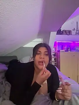 Snapshot of MinaKhalina chatting on January 18, 2026, 6:11 pm MinaKhalina online show from January 18, 2026, 6:11 pm