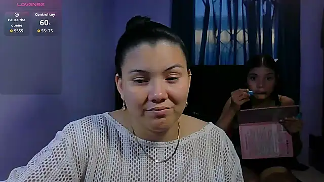Snapshot of Helena-Paola chatting on February 21, 2026, 10:01 pm Helena-Paola online show from February 21, 2026, 10:01 pm