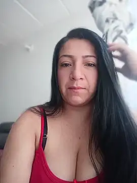 Katysaez online show from May 27, 2026, 9:44 pm