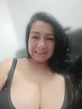 Katysaez online show from June 5, 2026, 4:17 am
